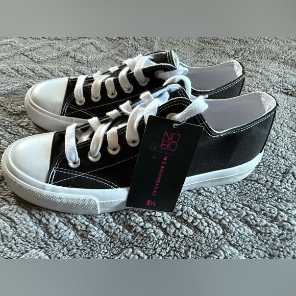 🆕 No Boundaries Classic Black & White Low-Top Canvas Sneakers size 8.5 - Picture 4 of 8